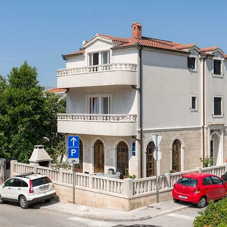 Dream Apartmants דירה *
